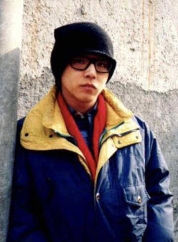 回顾王菲的前夫窦唯过气后省吃俭用给两个女儿一人一套房