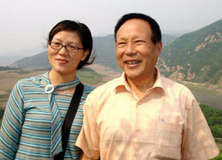 回顾刘世龙73岁娶小34岁女粉丝87岁去世妻子的坚持令人感动