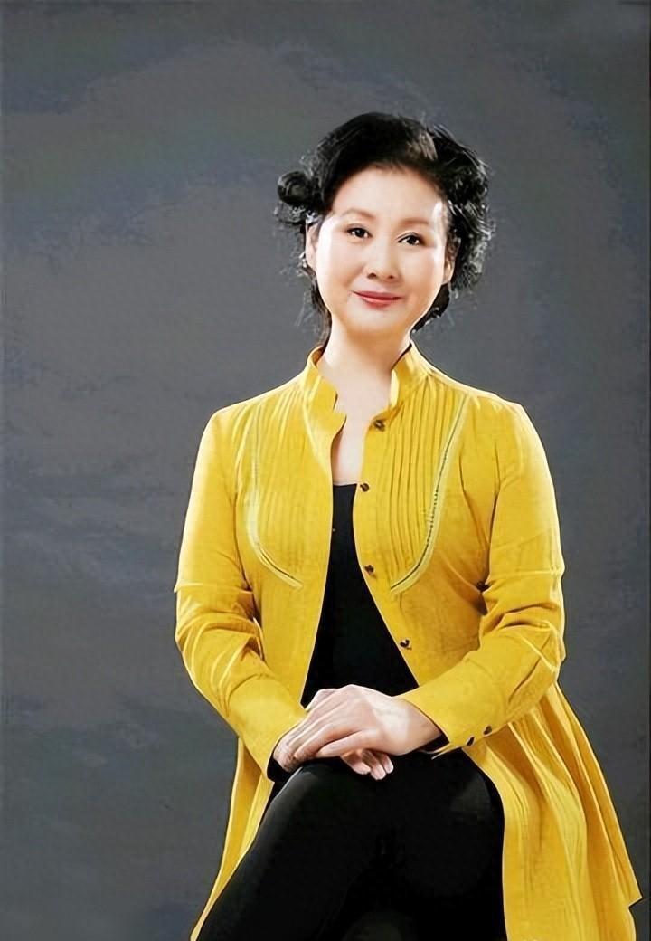 著名演员黄晓娟丧父丧母亲弟病逝如今儿子李赫是她最大骄傲