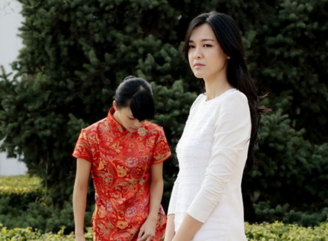 回顾主持人李艾嫁给自己经纪人婚后一直分房睡如今怎么样了