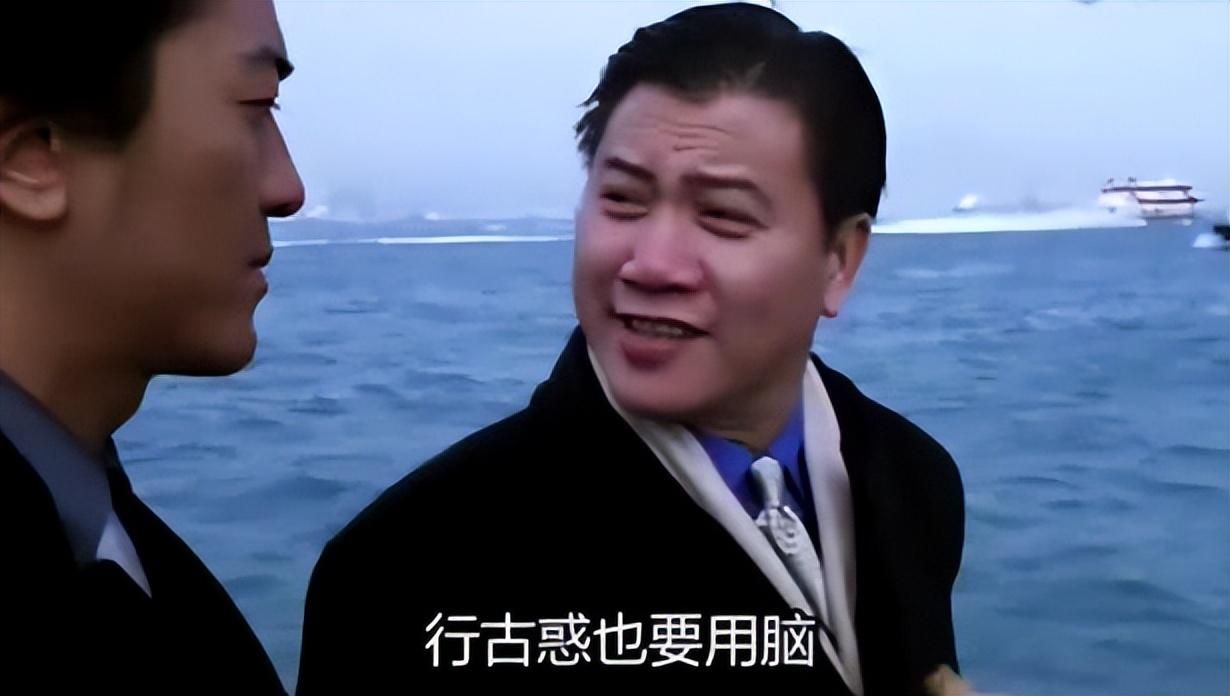 90年代的万梓良已经是香港影视圈内的大佬,提携过林家栋,周星驰等后起