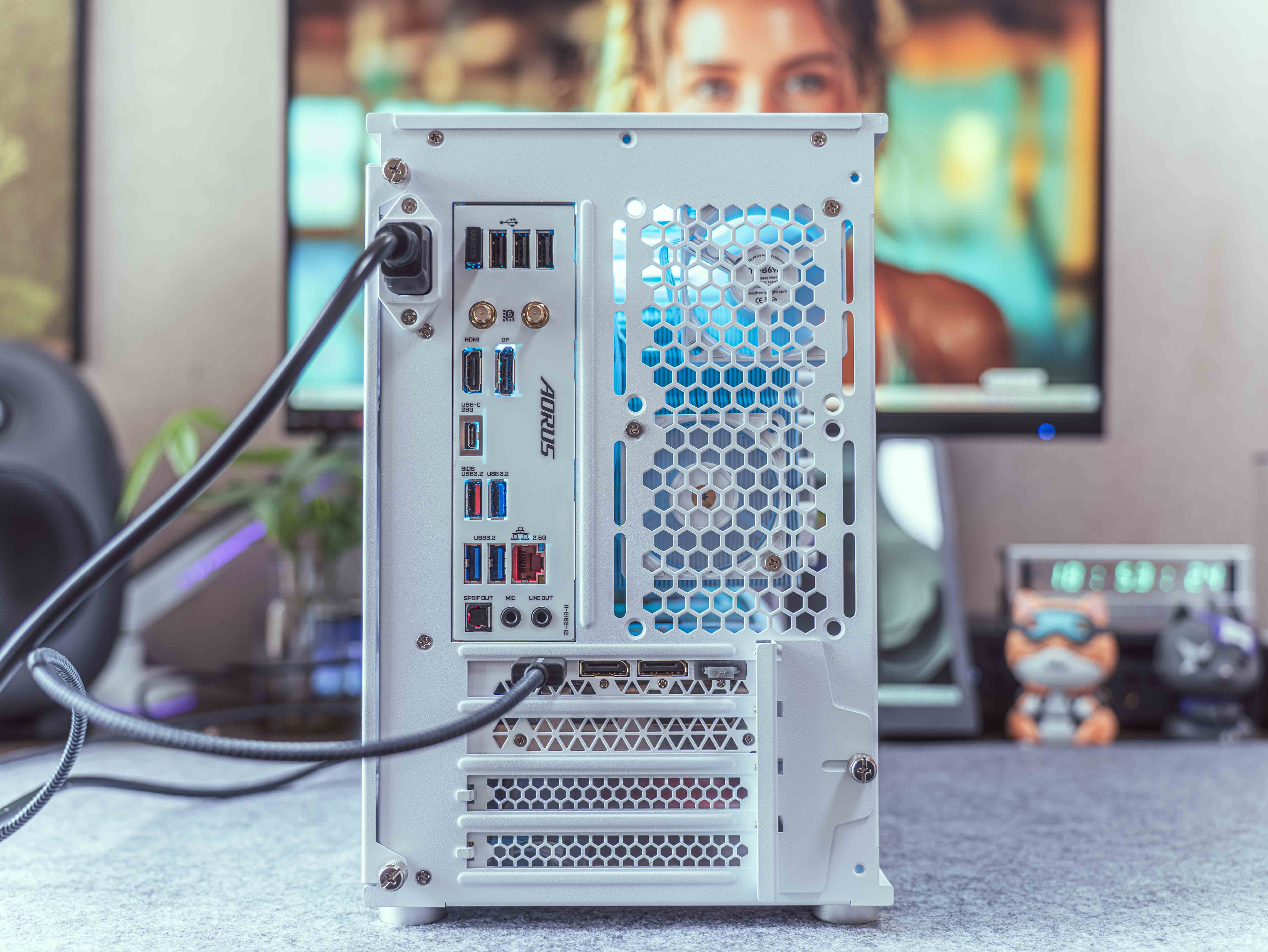 不到19l的小钢炮颜值性能双拿捏14700kfb760冰雕4070ti装机