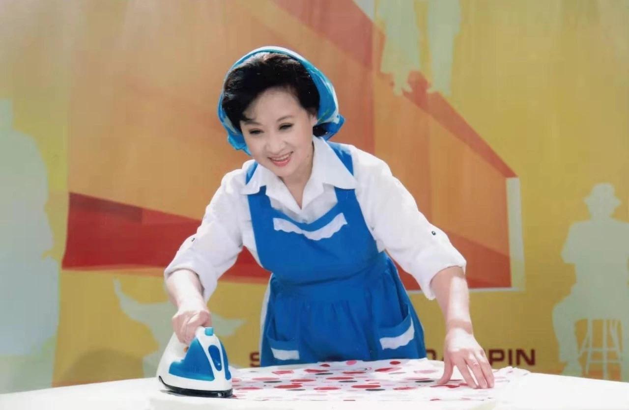 回顾央视主持人张悦退休8年又被央视返聘今72岁被誉为最美姥姥