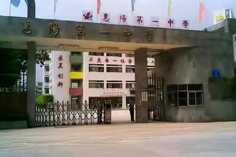 2010年广东打工妹李然成欧洲首位中国王妃婚后把王子拐回国