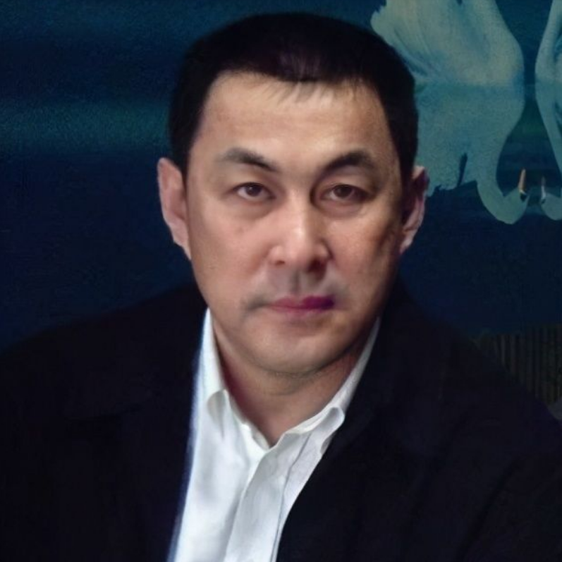 中的男人》这部剧时,相中了他,让他扮演的剧中的男一号"李虎"这个角色