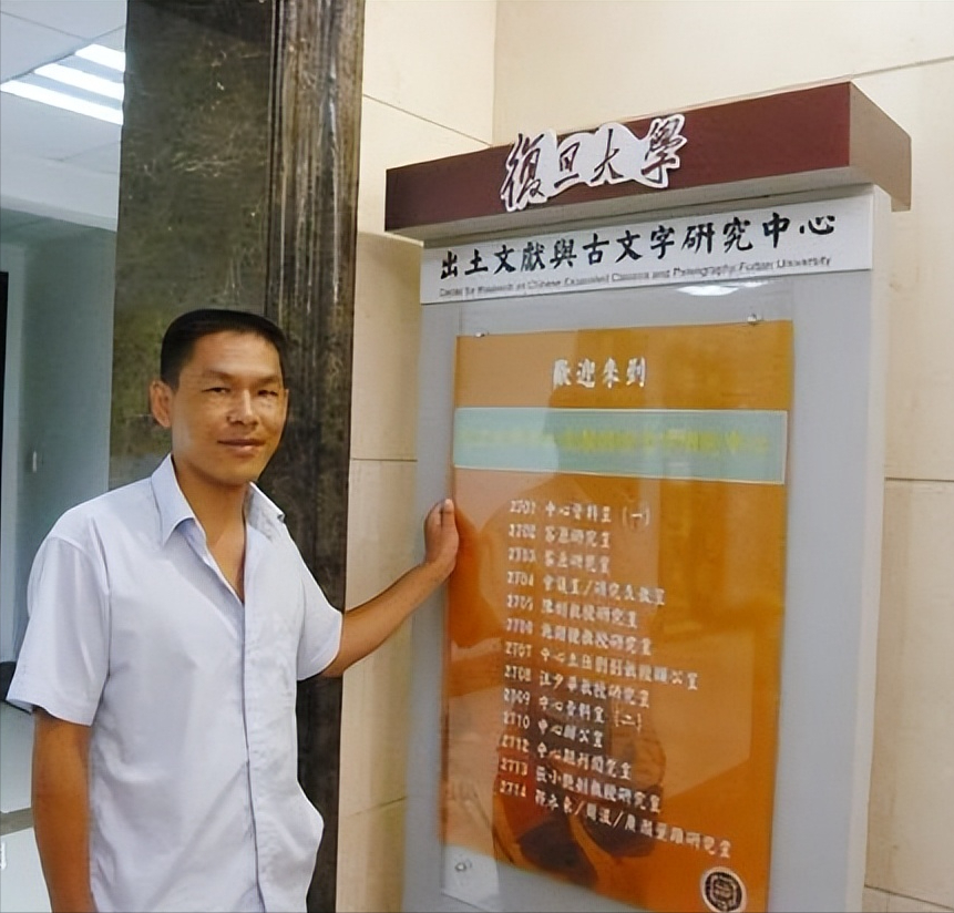 回顾工人下岗蹬三轮38岁成复旦大学博士生国学知识比专家高深