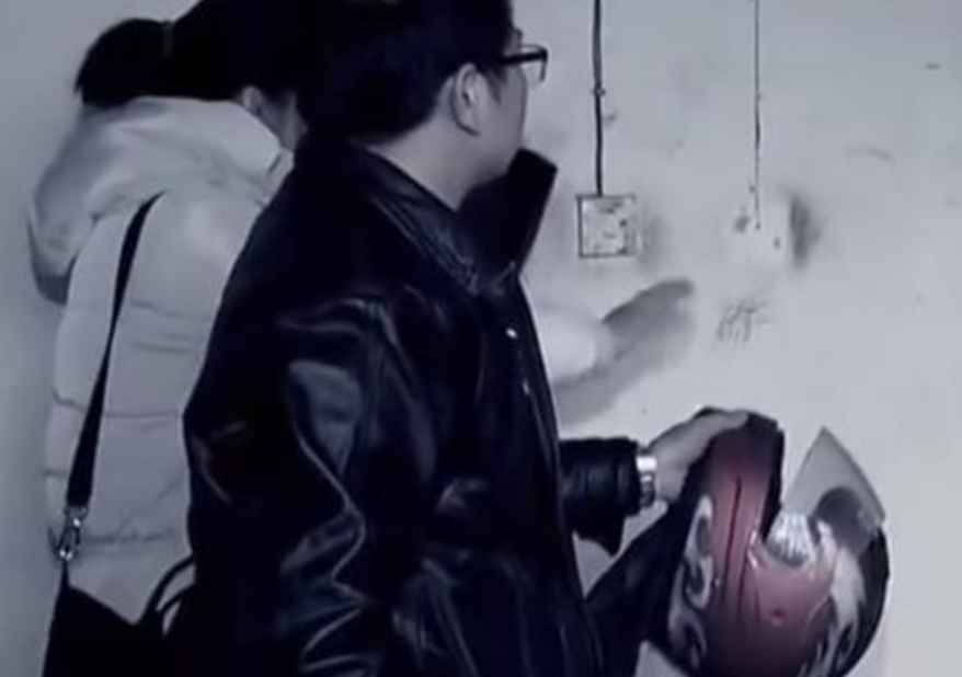 李新生的家庭条件虽然算不上多好,但是后来也盖了栋新房