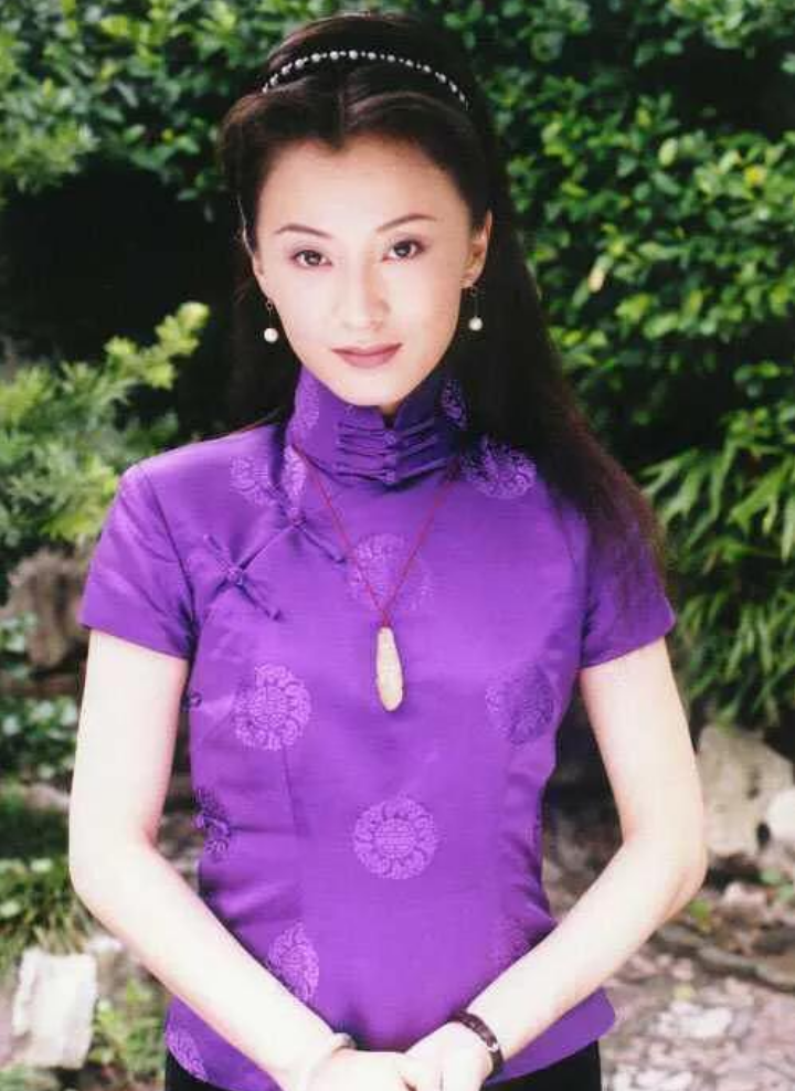 回顾徐露嫁大7岁导演今48岁和19岁女儿似姐妹