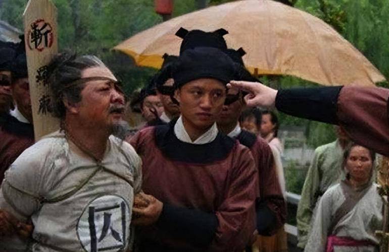 要知道,古代社会为了维稳,实行过一些鼓励百姓互相揭发的措施,这些