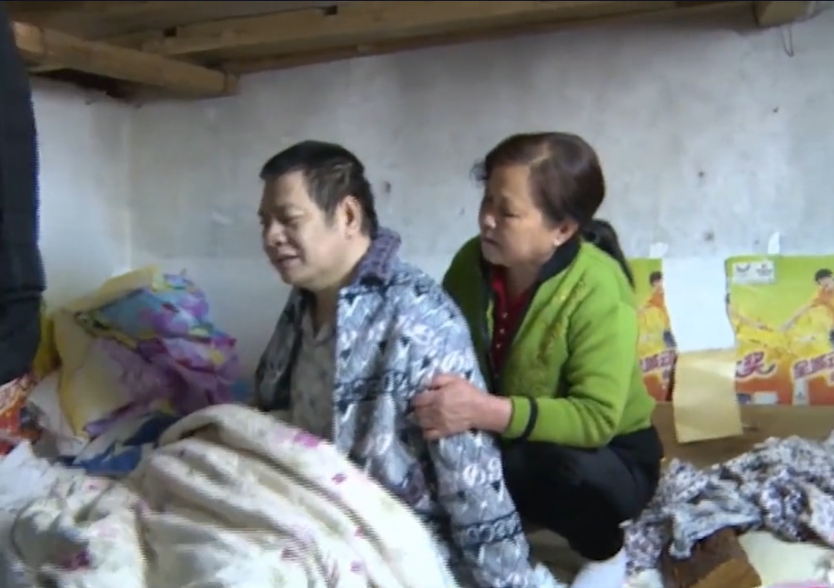 起初,陈锡良只是偶尔出现身体摇晃,手脚不协调的症状.