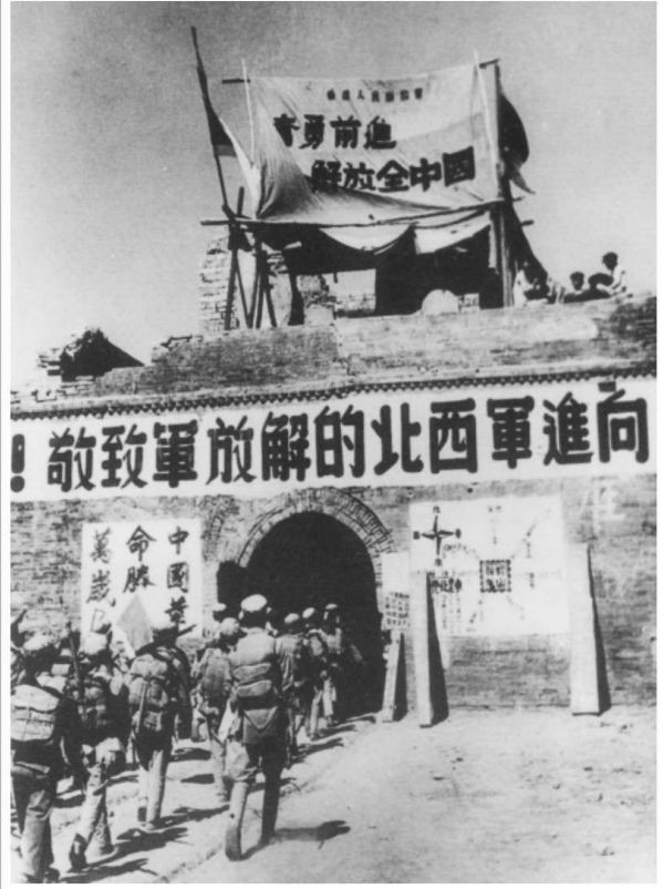 解放大西北,当地老人泪目:盼了13年,红军终于回来了