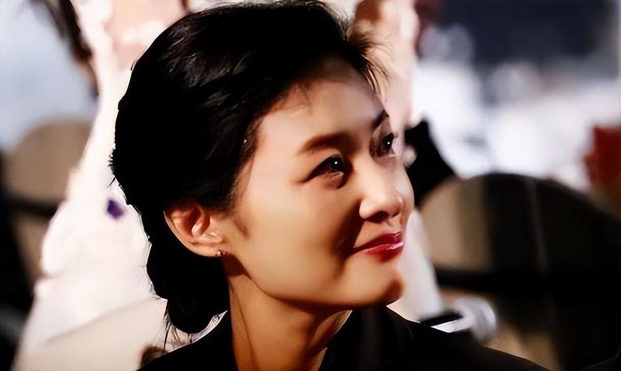 回顾周涛与初恋离婚后再嫁富豪丈夫如今过得怎样