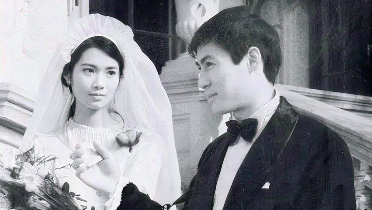 回顾李芸父亲和伯父都是知名演员结婚又离婚二嫁小提琴家