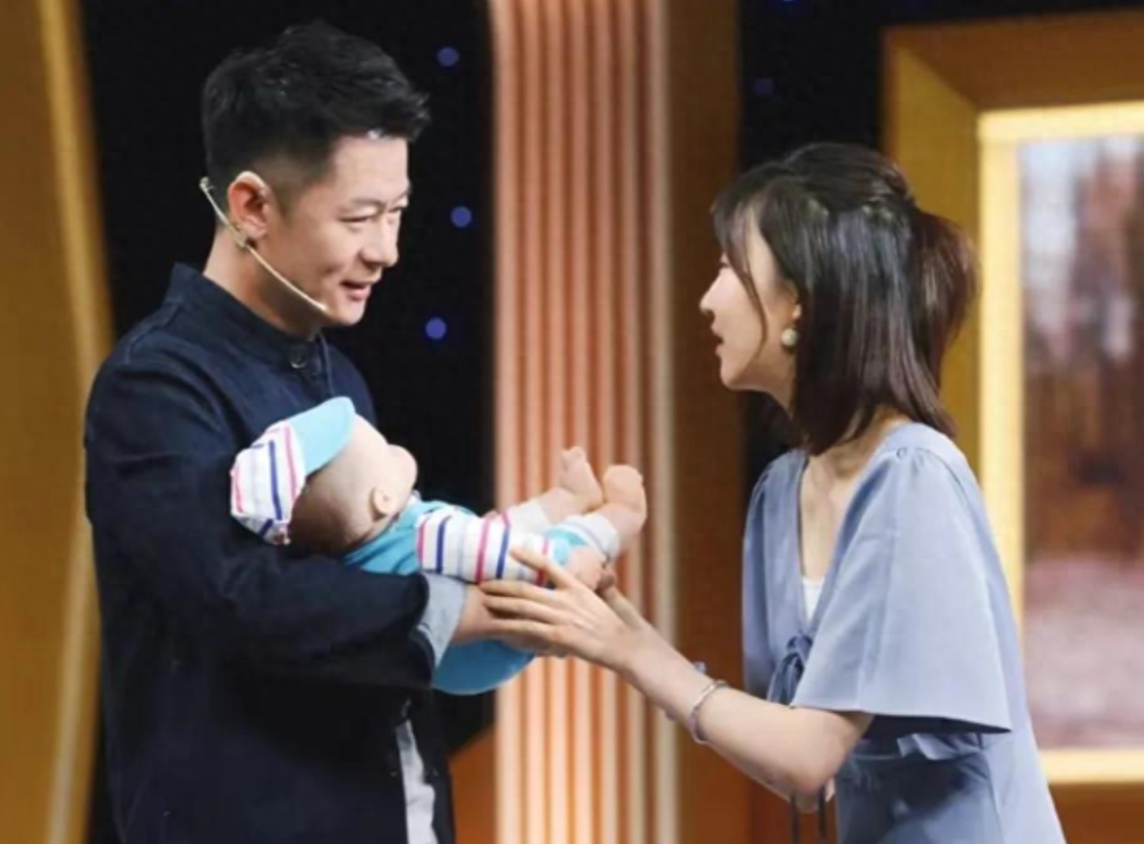 回顾李健19岁演戏42岁因狂飙走红娶了初中恋人成好男人
