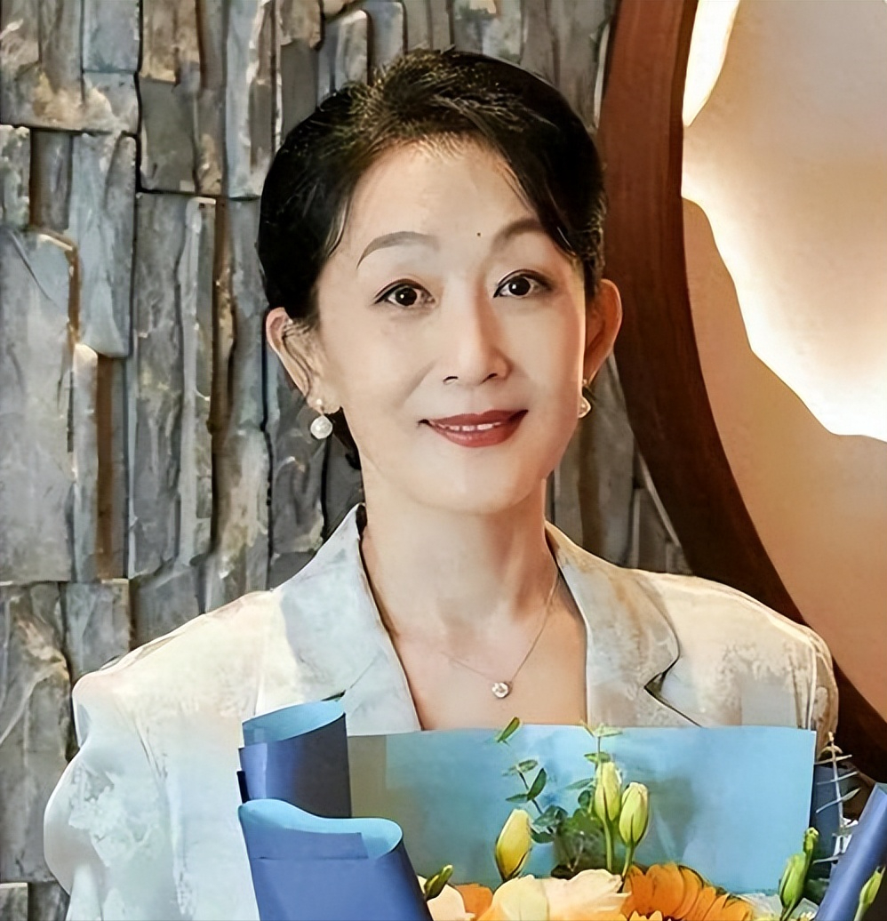 回顾陈瑾曾与亲哥哥相约不婚不育20年拒吃主食如今过得怎样