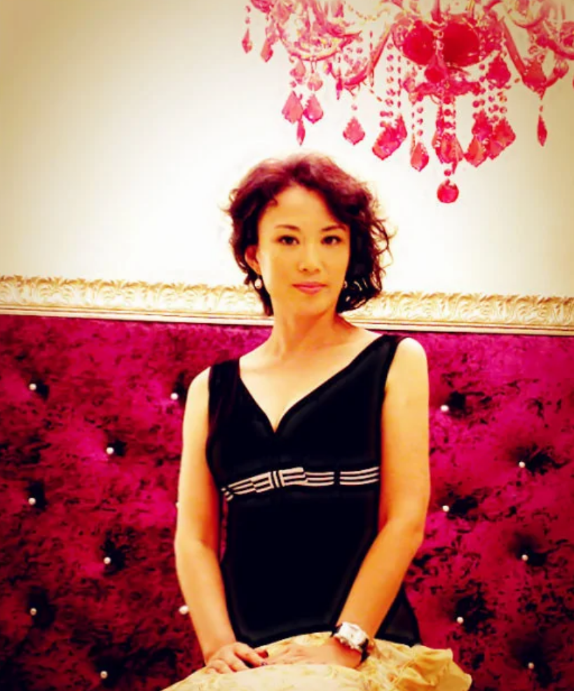 回顾马丽大学毕业后立马结婚和丈夫恩爱31年儿子是她的骄傲