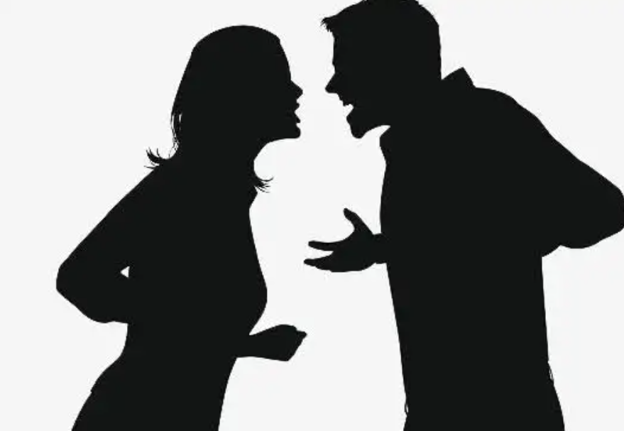 高秀丽看到这样,感觉不妙,于是就找到王大超道歉,答应了两个人的婚期