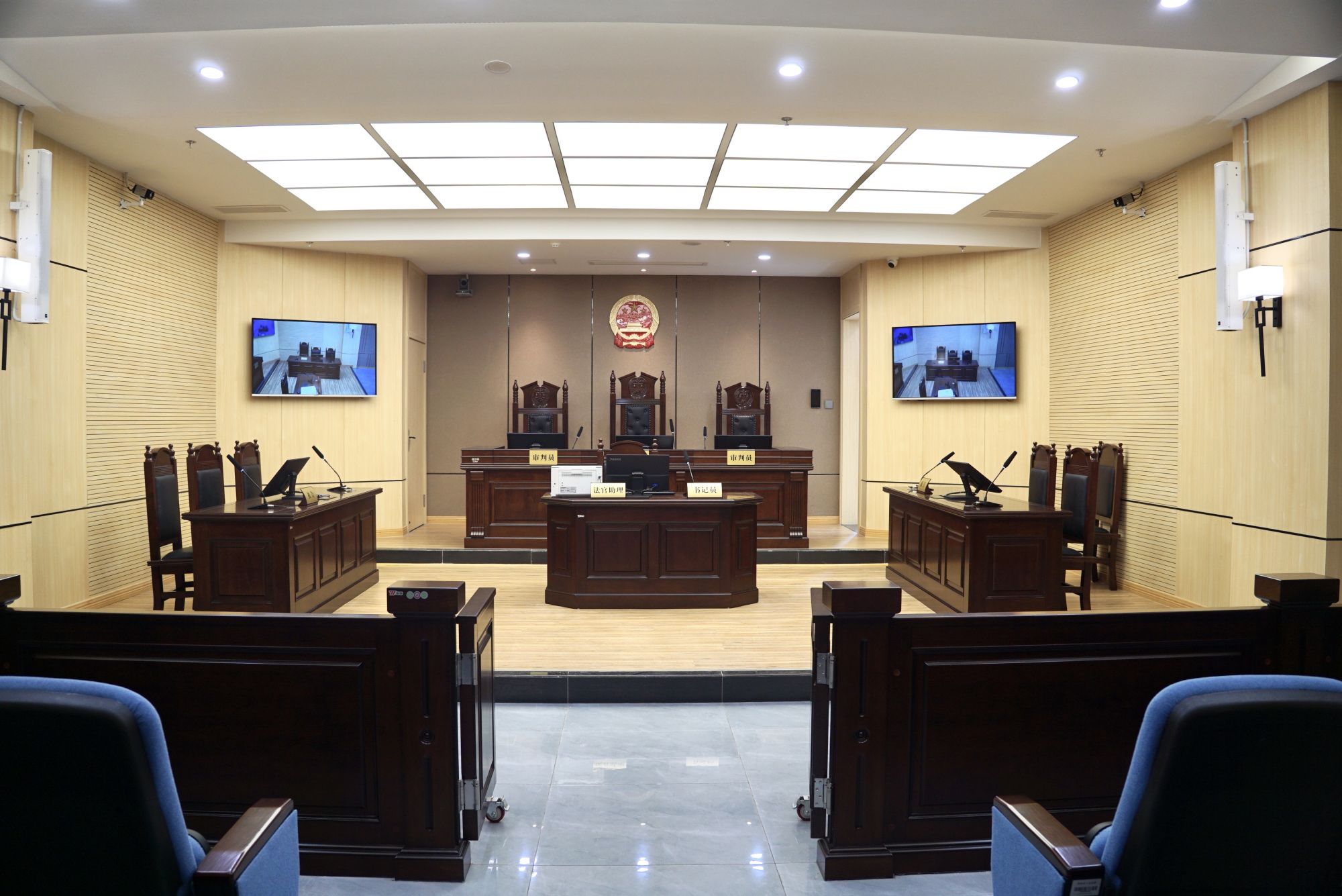 女子为争女儿抚养权,放任二婚丈夫胡来,事后反而为其开脱