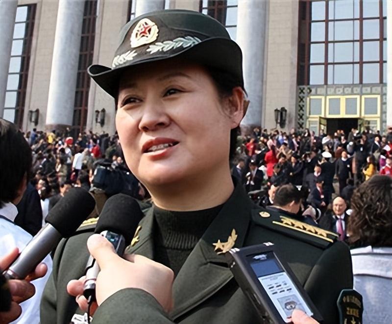 著名演员黄晓娟丧父丧母亲弟病逝如今儿子李赫是她最大骄傲