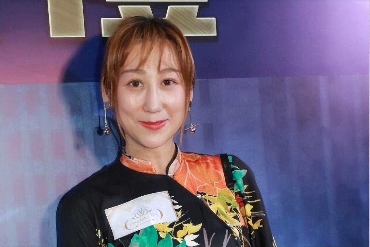 回顾蒋丽莎曾5年4胎从不坐月子现38岁的她比54岁的丈夫还老