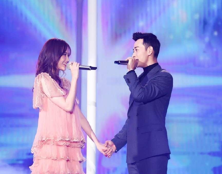 回顾唐嫣女儿出生都是罗晋照料丈夫弯腰提裙嫁给了爱情