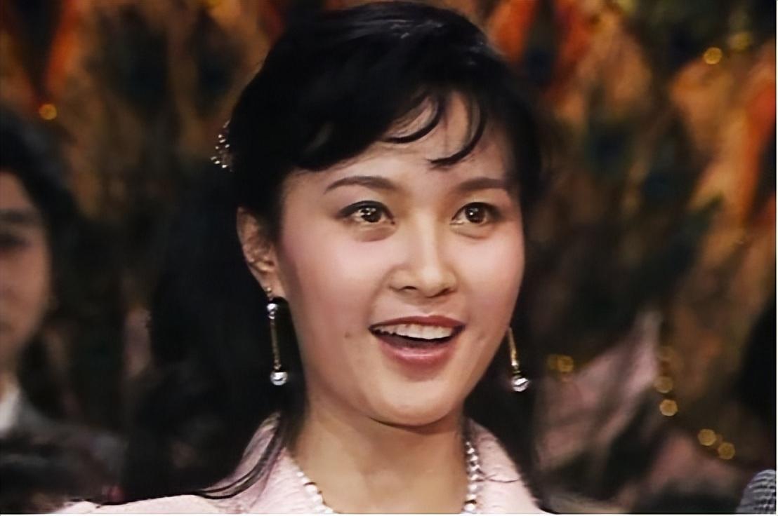 班花方舒60岁照片曝光满脸沧桑判若两人失败婚姻是她一生的痛