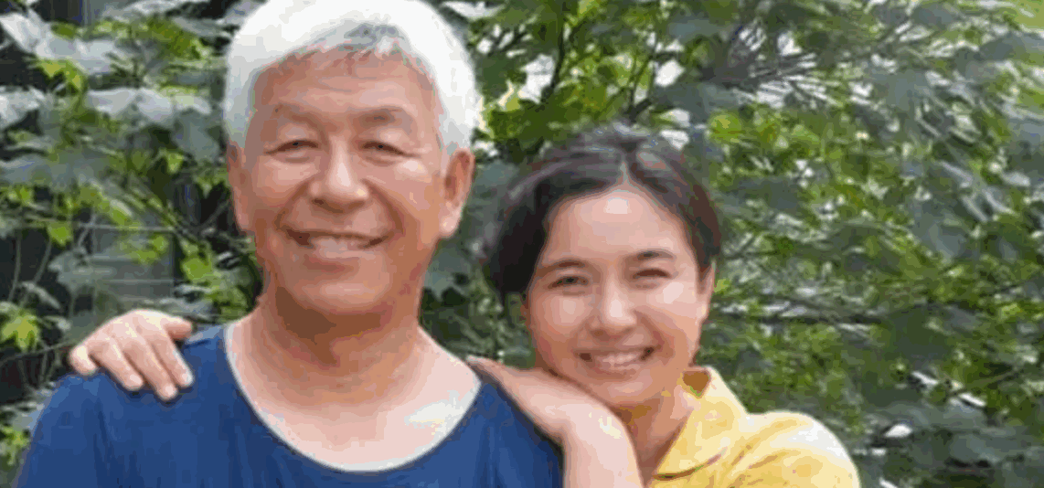 回过头来看王澜已经不再是那个年轻时候貌美如花的她了,但是她却用