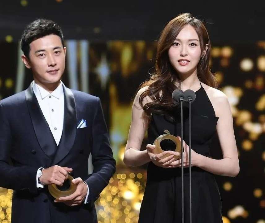 回顾唐嫣女儿出生都是罗晋照料丈夫弯腰提裙嫁给了爱情