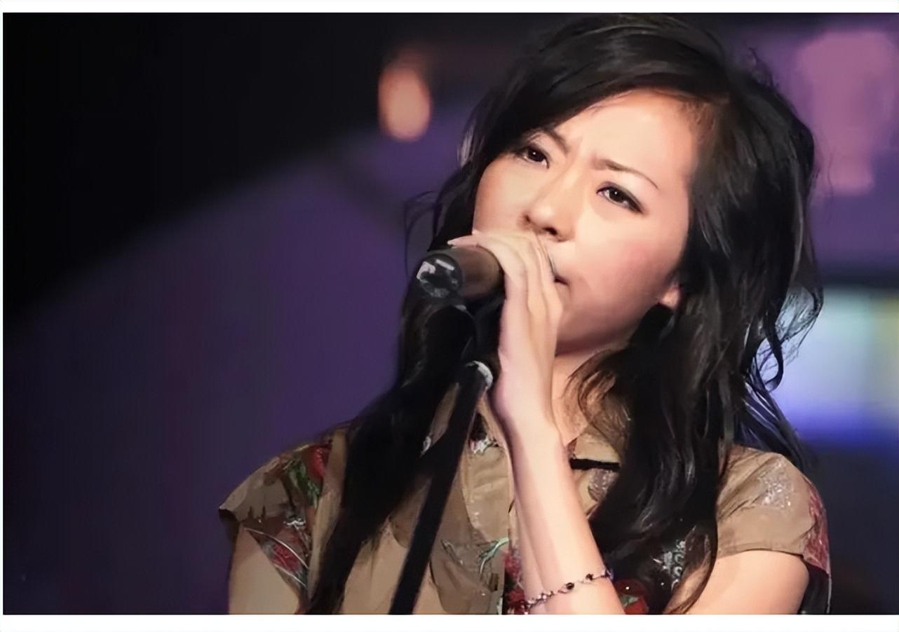 张靓颖被骗财骗色15年为其打乳钉最后支付了6个亿的分手费