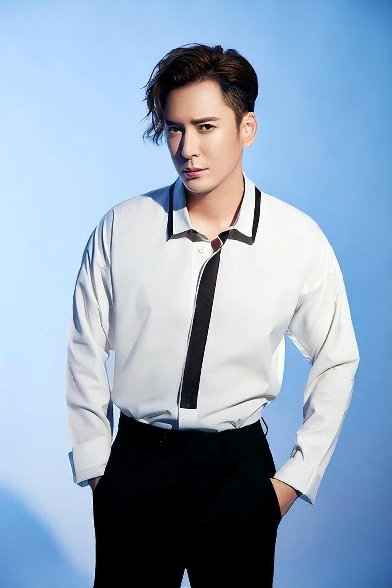 韩栋靠颜值进圈靠努力成著名演员娶经纪人当老婆婚姻幸福