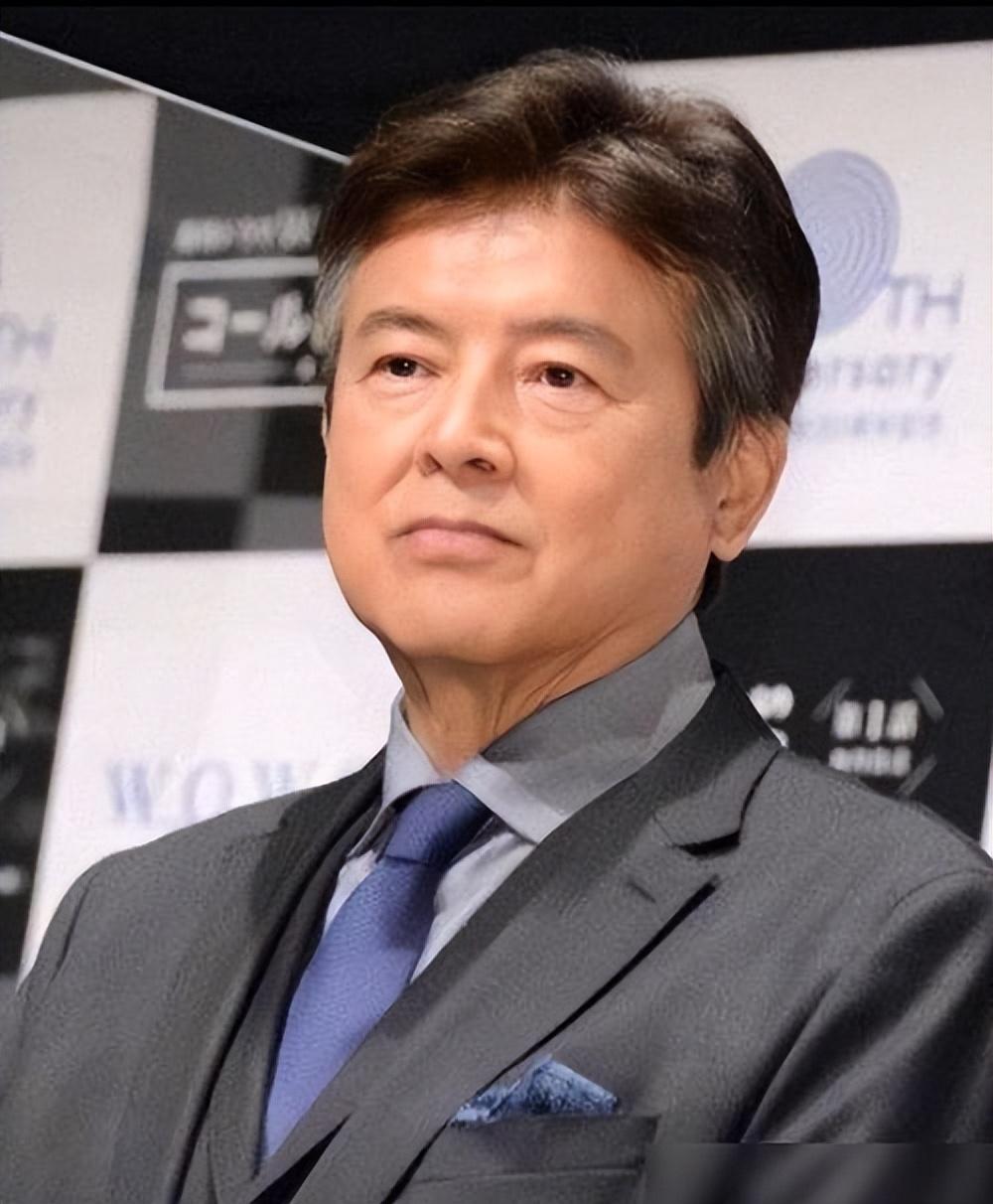 回顾71岁三浦友和头发花白依旧很帅两个儿子没有遗传他的高颜值