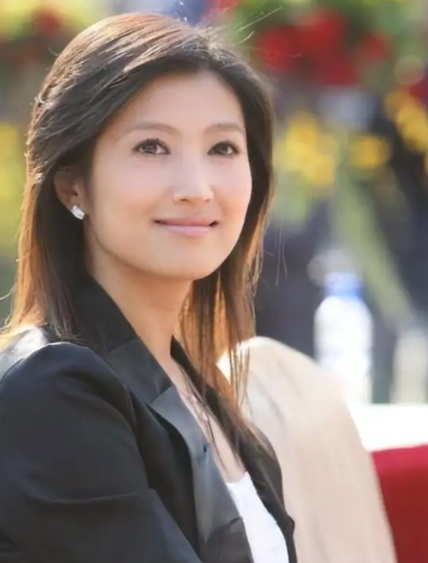 回顾主持人春妮坚持丁克17年后因婆婆一举动41岁当了妈妈