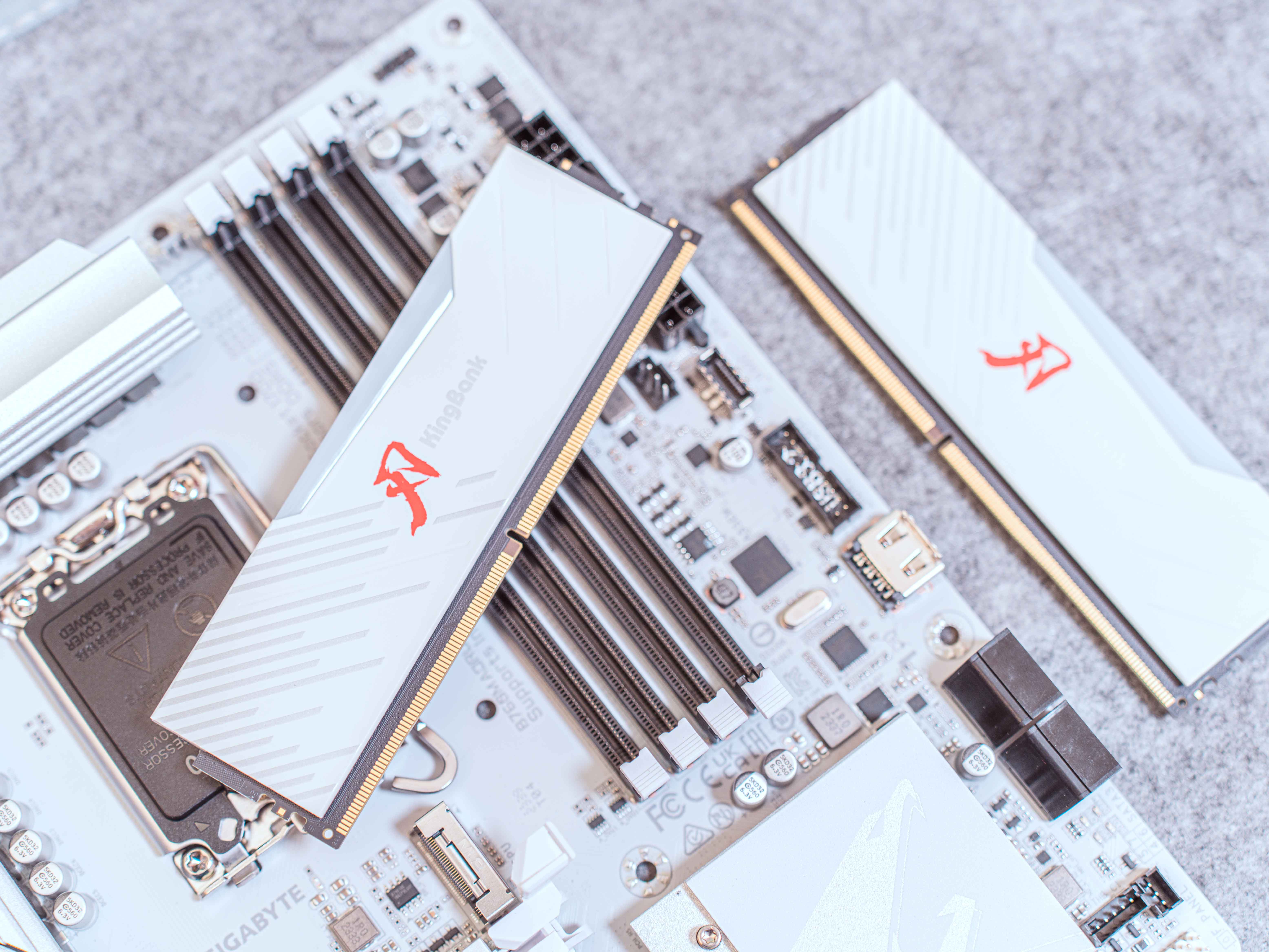 不到19l的小钢炮颜值性能双拿捏14700kfb760冰雕4070ti装机