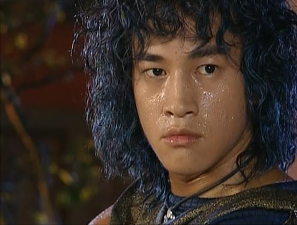 回顾演员何润东41岁迎娶柜姐恩爱多年无子也幸福