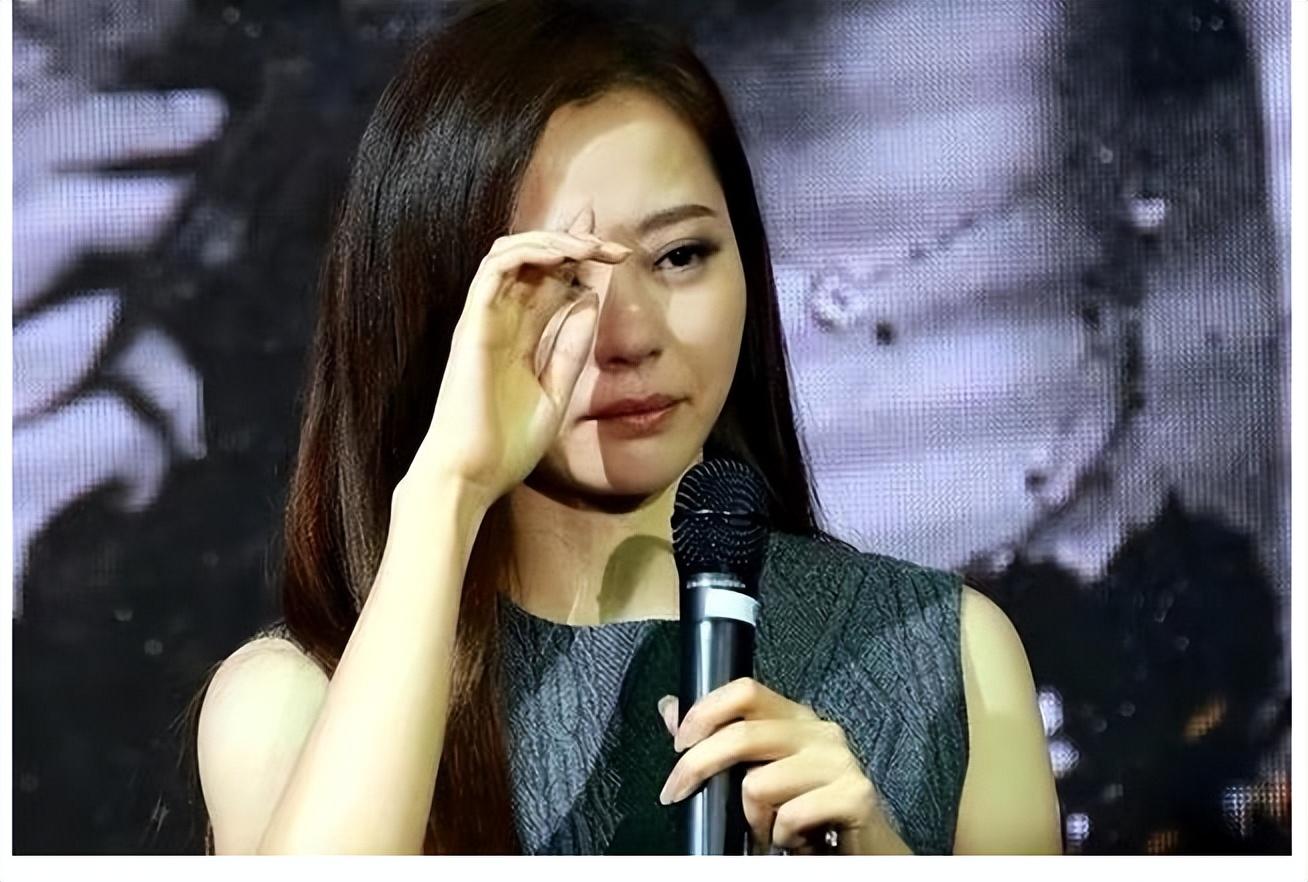 张靓颖被骗财骗色15年为其打乳钉最后支付了6个亿的分手费