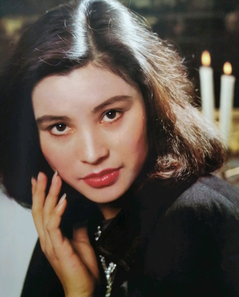 回顾张晓敏曾红极一时嫁平凡丈夫后移居加拿大如今怎样了