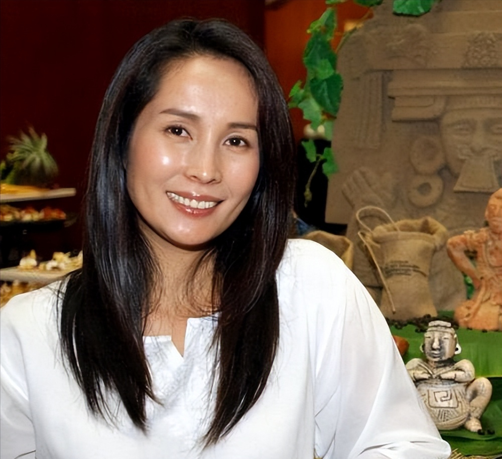 回顾64岁何家劲一生只为等待患病的初恋女友痴情32年至今未婚