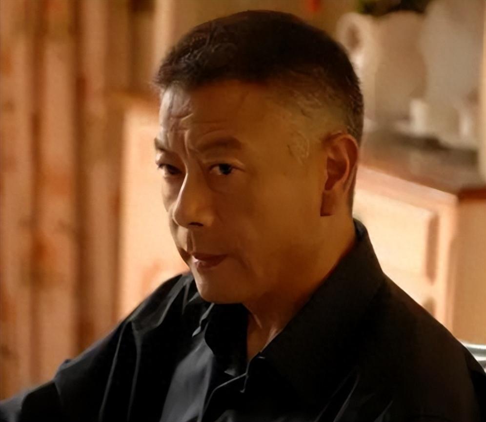 回顾巫刚离婚19年无儿无女62岁仍单身有陈瑾相伴余生不孤单