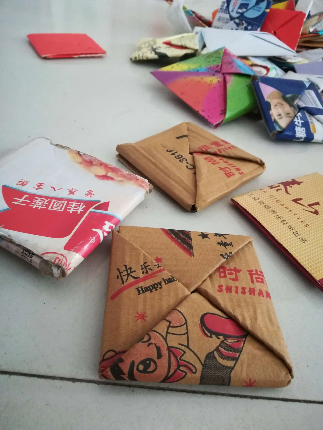 辛者库幼儿园里的孩子不就是那群打烟牌的小学生吗