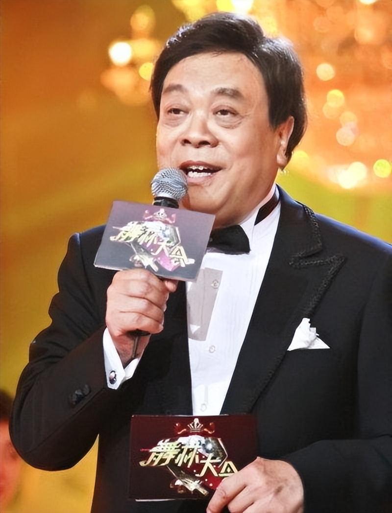 赵忠祥,这个名字在中国电视圈绝对是如雷贯耳!