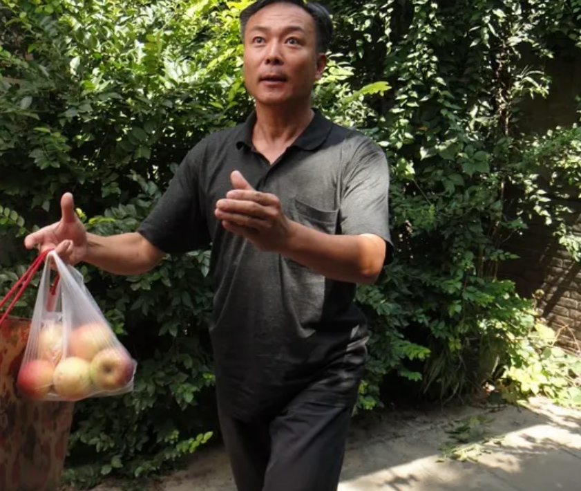 回顾谢园妻子邱悦婚后无儿无女丈夫去世2年多她的选择令人泪目