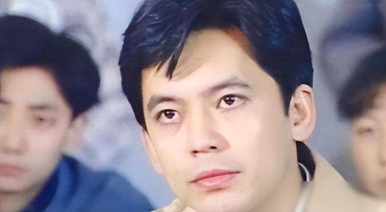 他错失巩俐29岁娶初恋为妻相濡以沫30年堪称最美好的爱情