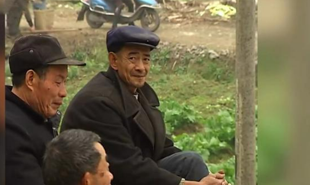 1993年弃婴被残疾农民收养23年后她成白眼狼把养父告上法庭