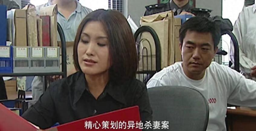 死者赵蕾是一位女性,死亡原因是因掐颈窒息而死,身上没有其他外伤.