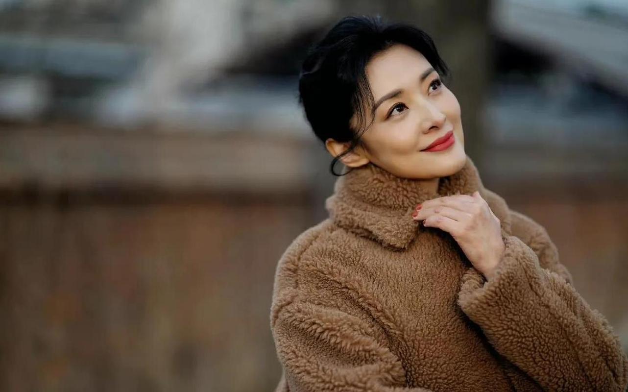 回顾周涛与初恋离婚后再嫁富豪丈夫如今过得怎样