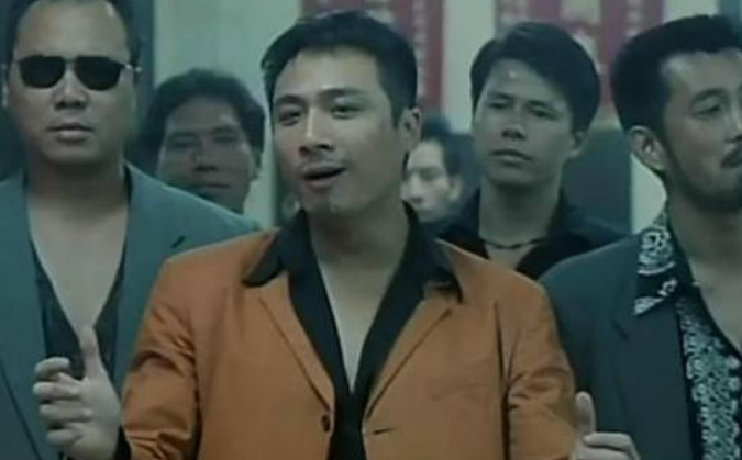 为了演好角色,他打破港片中黑社会的固有形象,刻画了一个内心极度疯狂