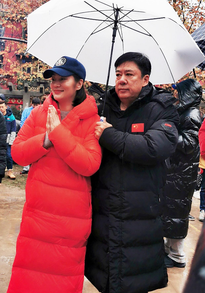 回顾演员张潮二婚娶小20岁娇妻62岁老来得女大女儿是他的骄傲