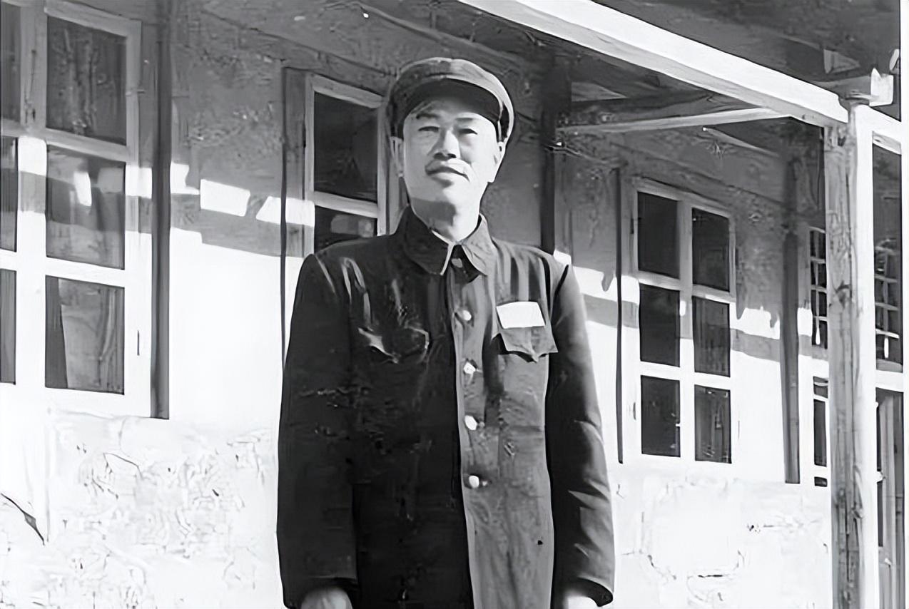 1949年小战士从报纸上认出父亲指导员别乱说这可是邓华司令