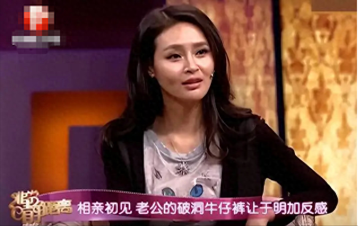 当时拍摄的影视剧《金婚》,已经让于明加成功的在演艺圈打响名气,事业