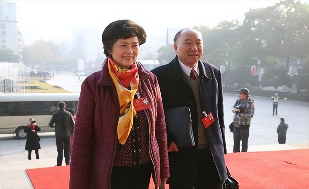 我们被骗得好惨抗疫英雄李兰娟院士打造了医疗公司要冲击上市